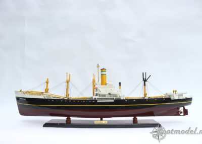 Akkrumdijk een Victory schip van de HAL
